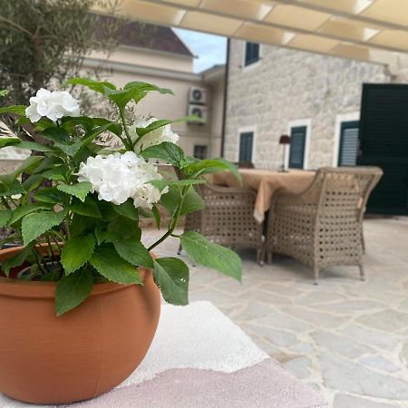 Apartment Caserma Kotor Buitenkant foto