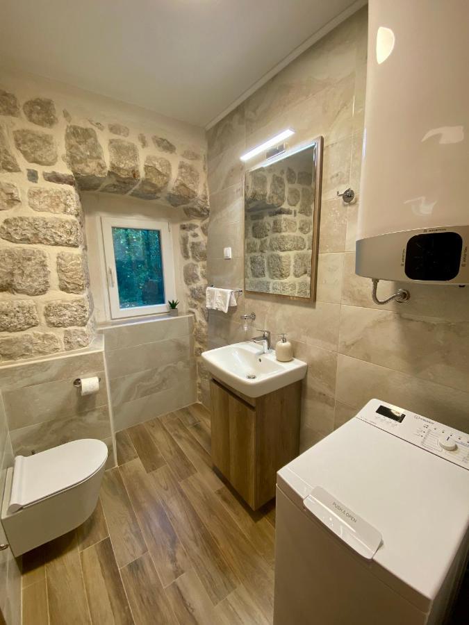 Apartment Caserma Kotor Buitenkant foto