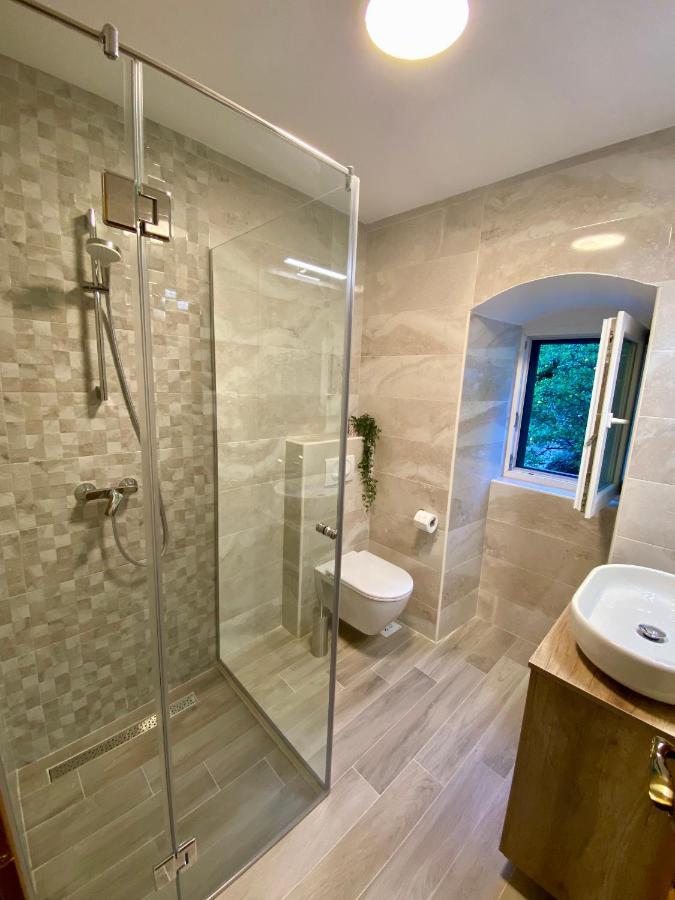 Apartment Caserma Kotor Buitenkant foto