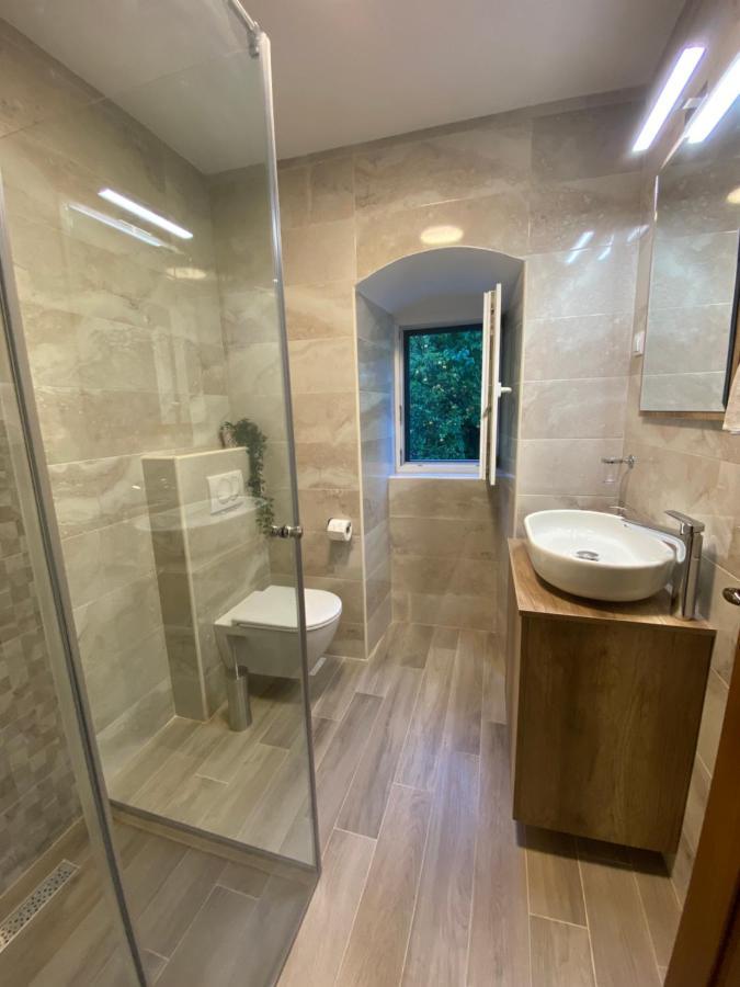 Apartment Caserma Kotor Buitenkant foto