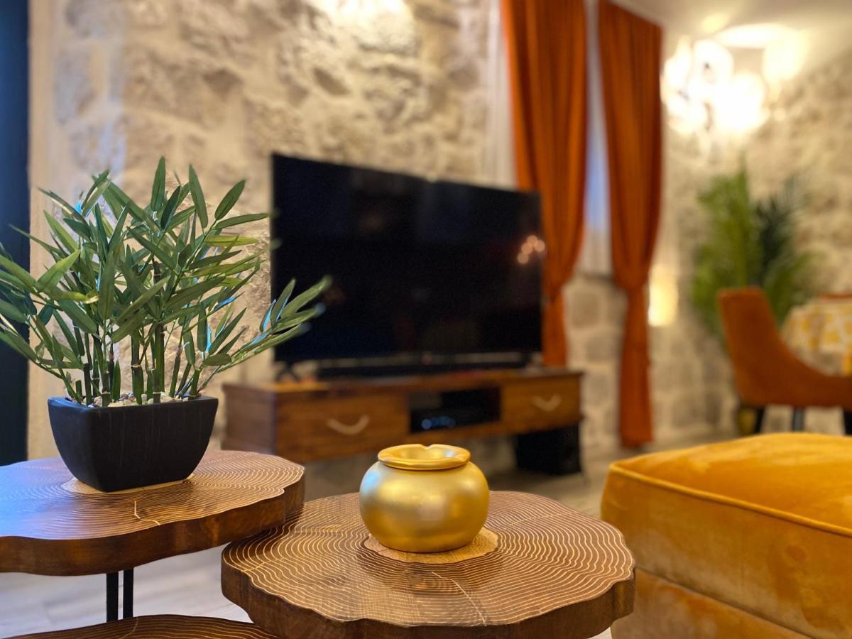 Apartment Caserma Kotor Buitenkant foto