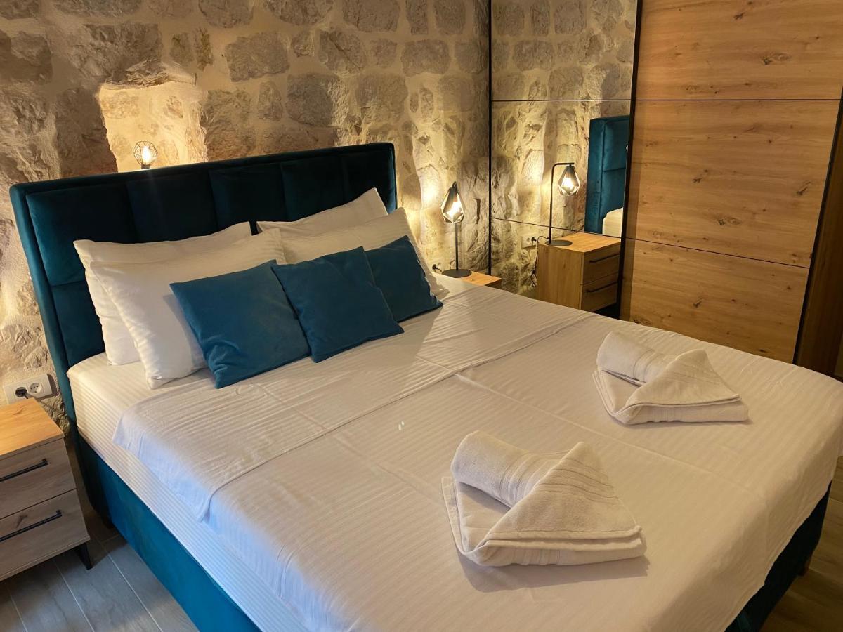 Apartment Caserma Kotor Buitenkant foto