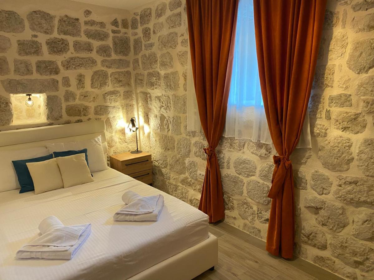 Apartment Caserma Kotor Buitenkant foto