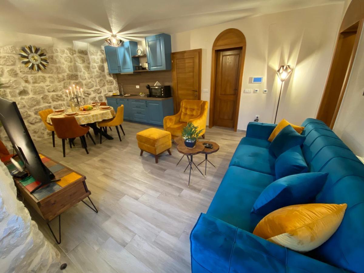 Apartment Caserma Kotor Buitenkant foto