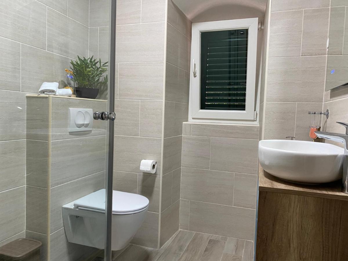 Apartment Caserma Kotor Buitenkant foto