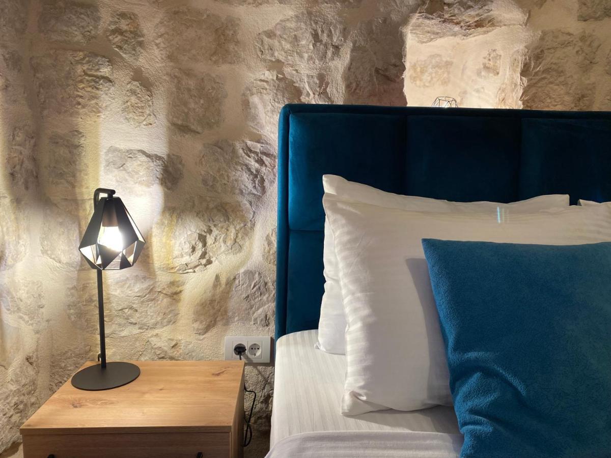 Apartment Caserma Kotor Buitenkant foto
