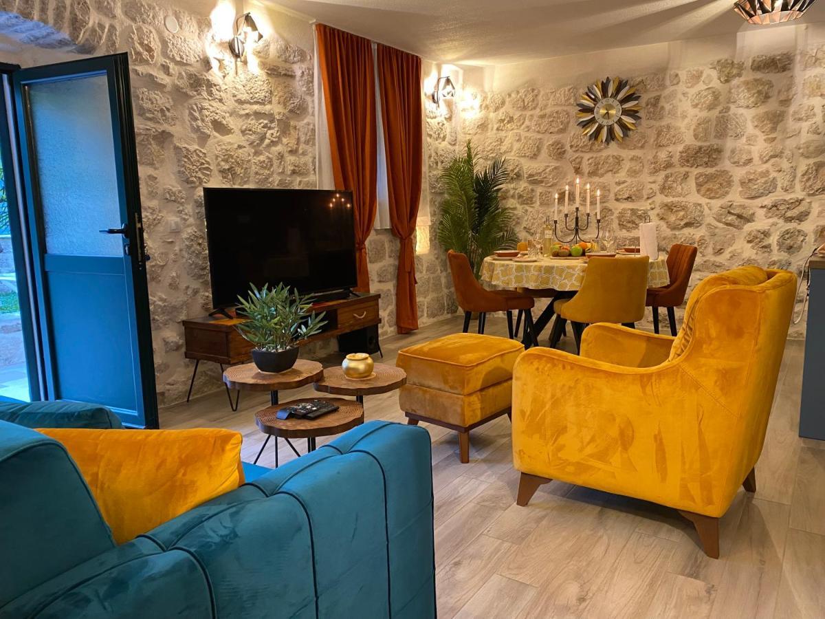 Apartment Caserma Kotor Buitenkant foto