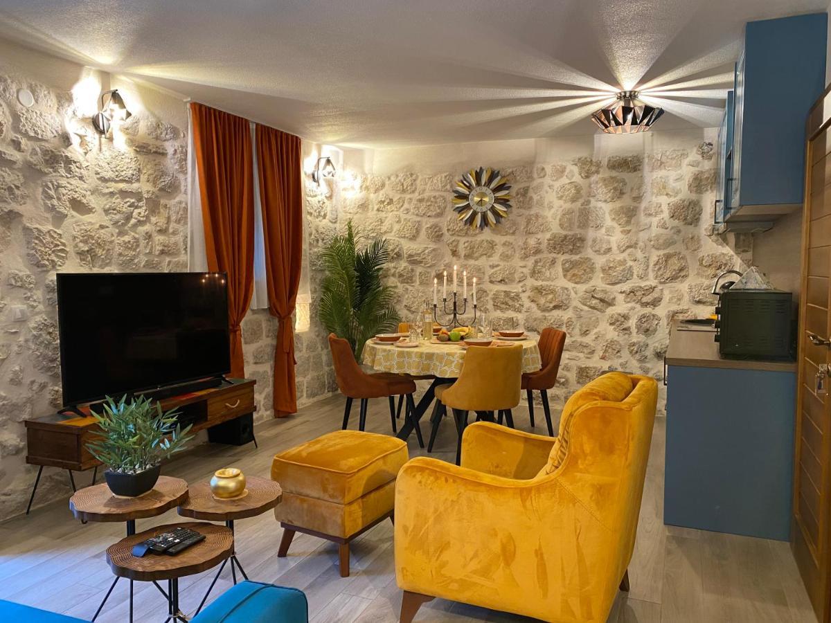 Apartment Caserma Kotor Buitenkant foto