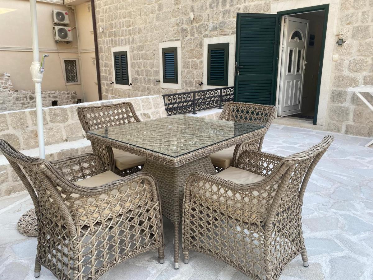 Apartment Caserma Kotor Buitenkant foto