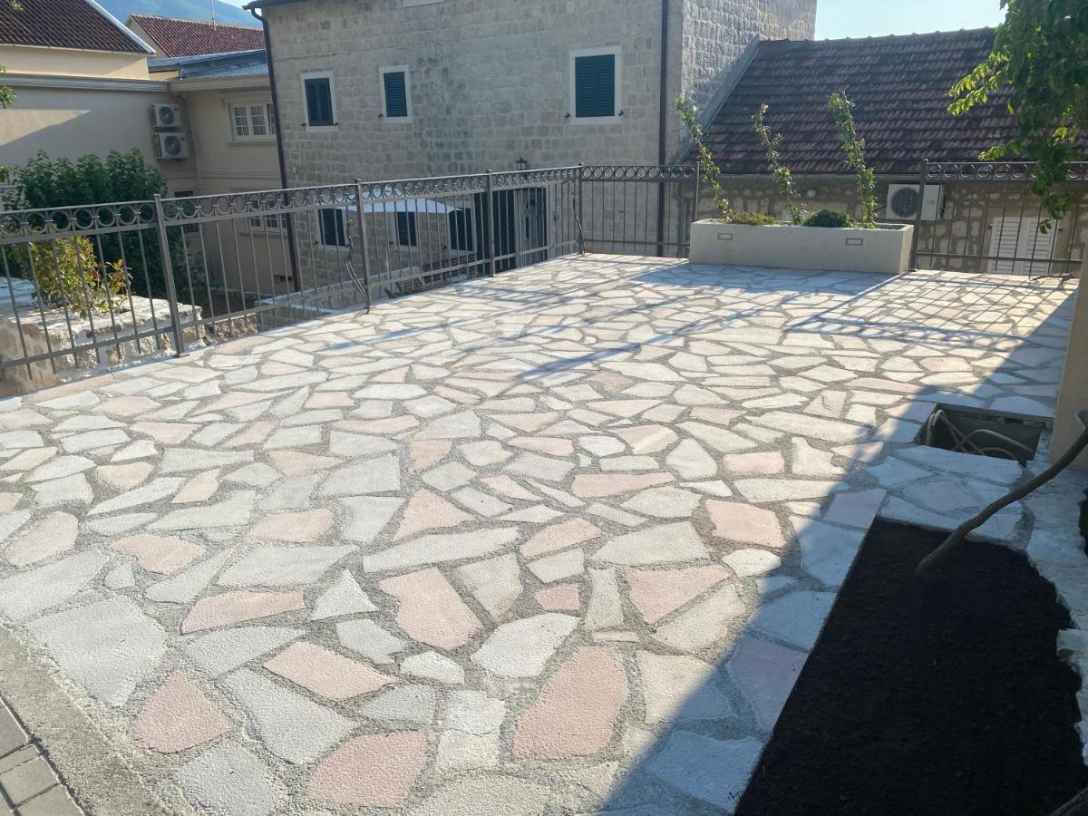 Apartment Caserma Kotor Buitenkant foto
