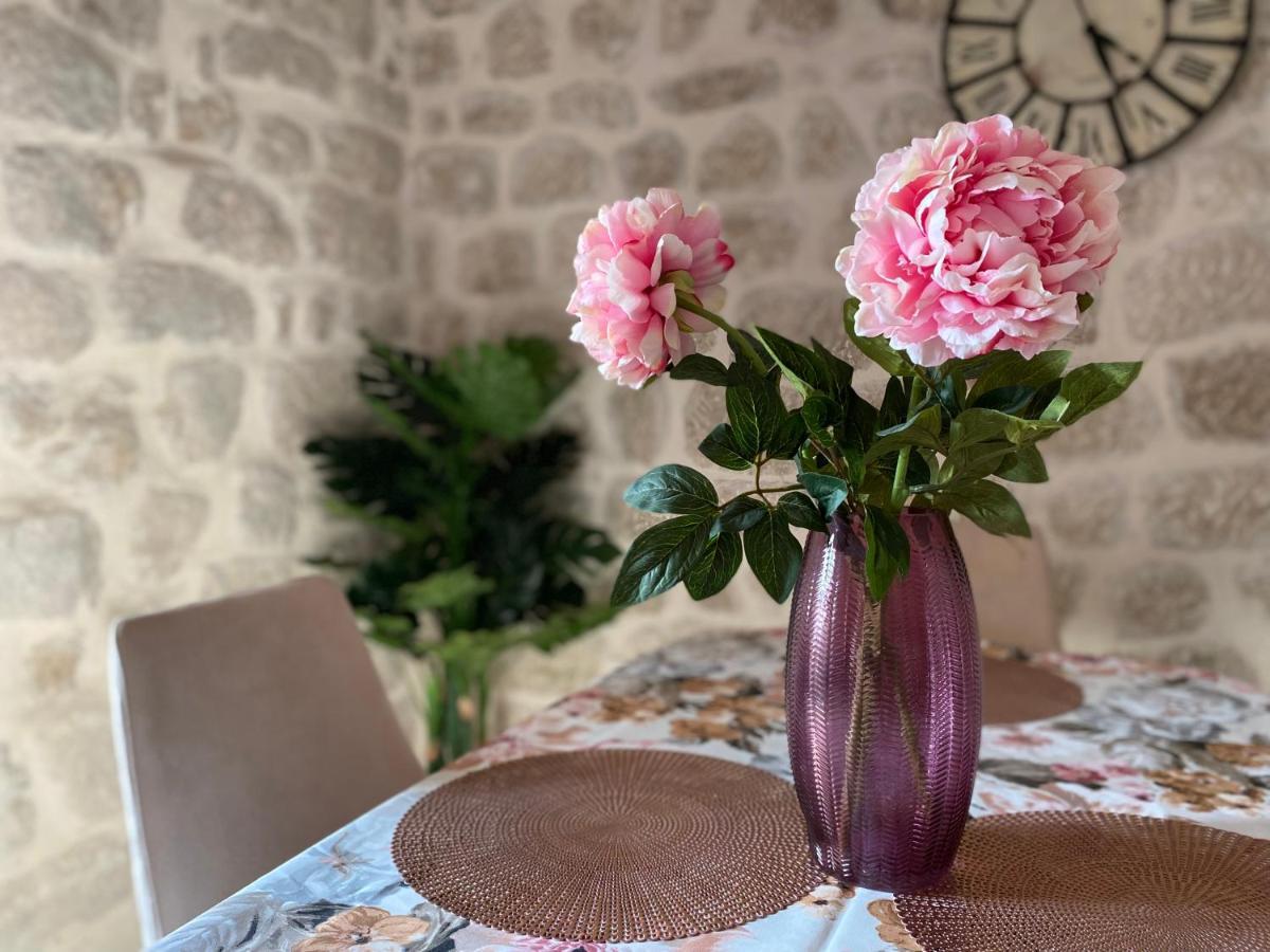Apartment Caserma Kotor Buitenkant foto