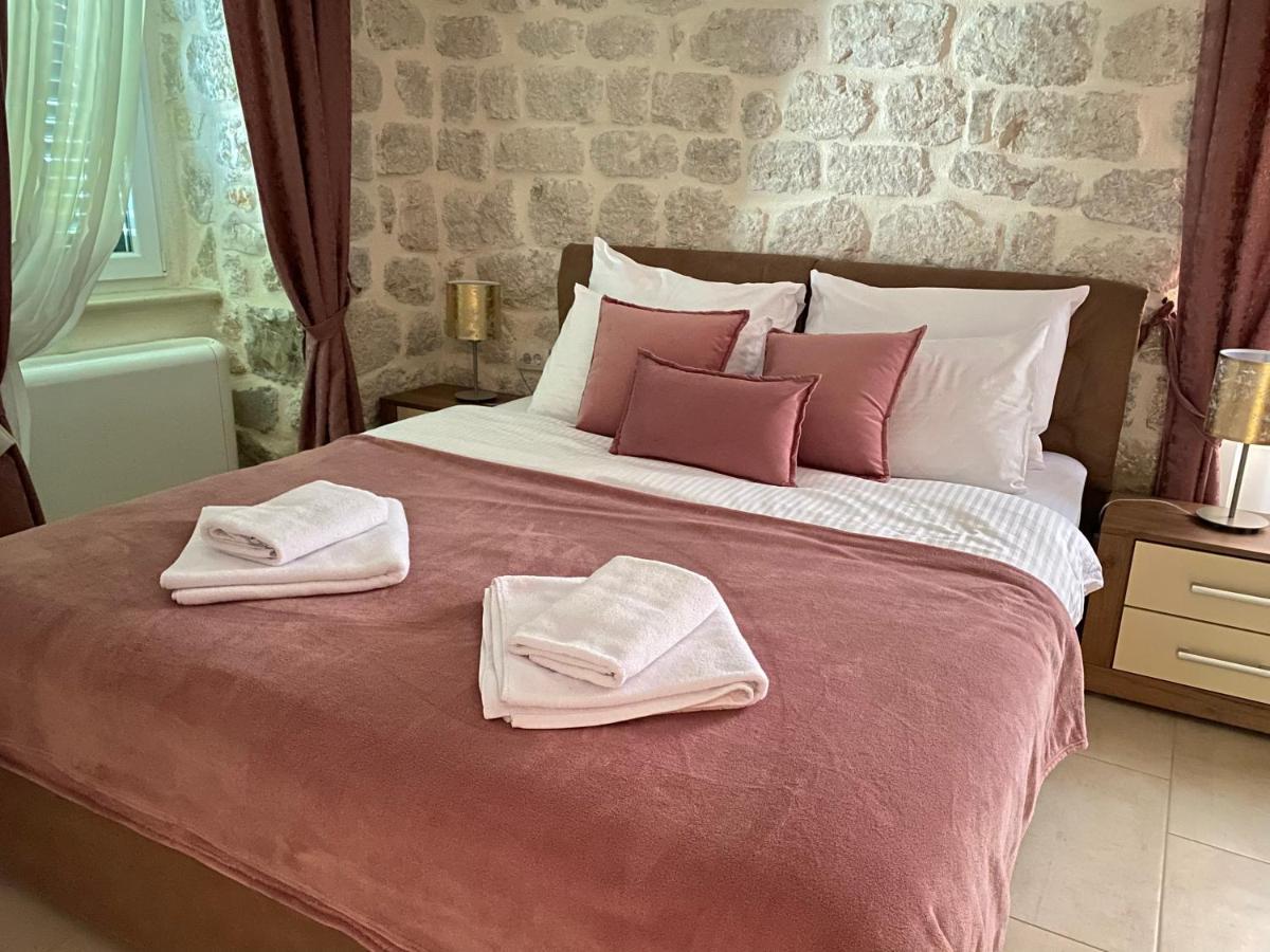Apartment Caserma Kotor Buitenkant foto