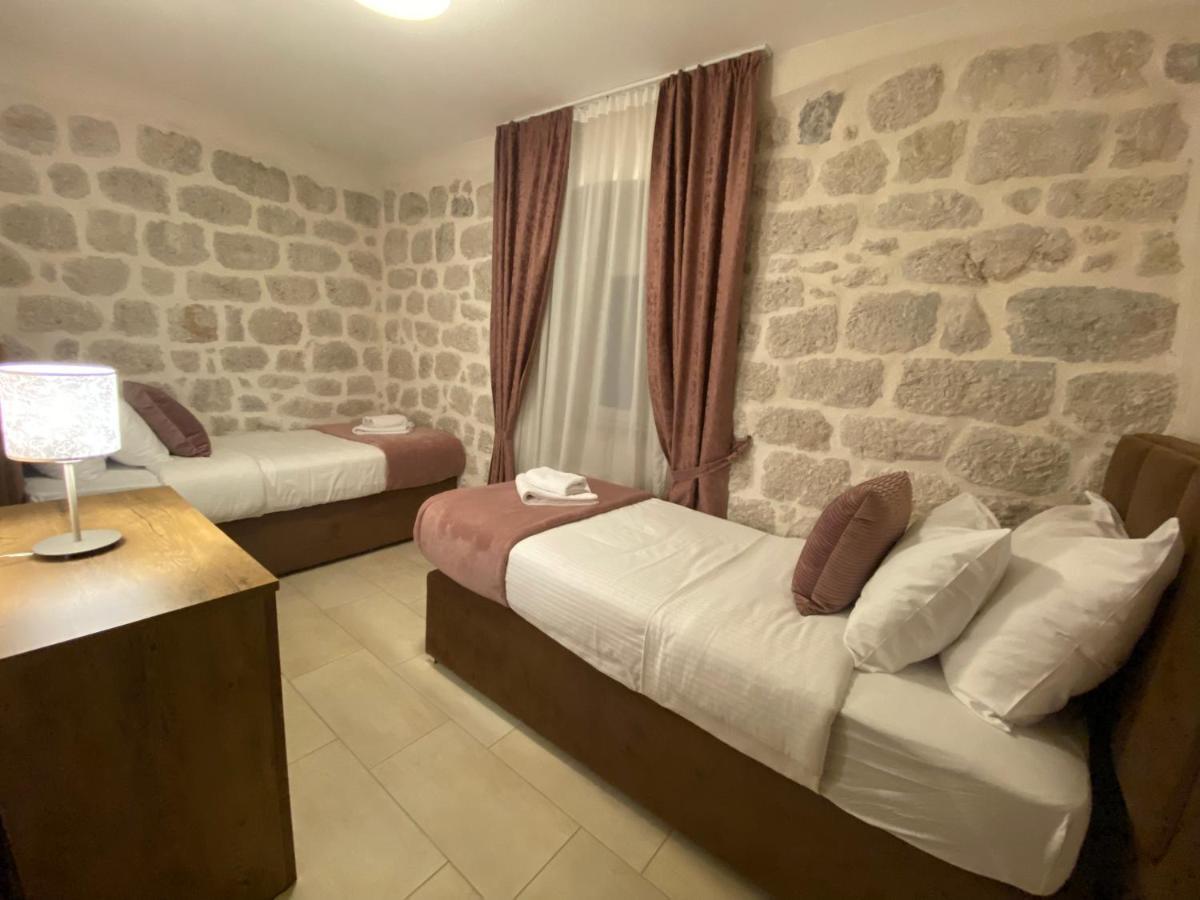 Apartment Caserma Kotor Buitenkant foto