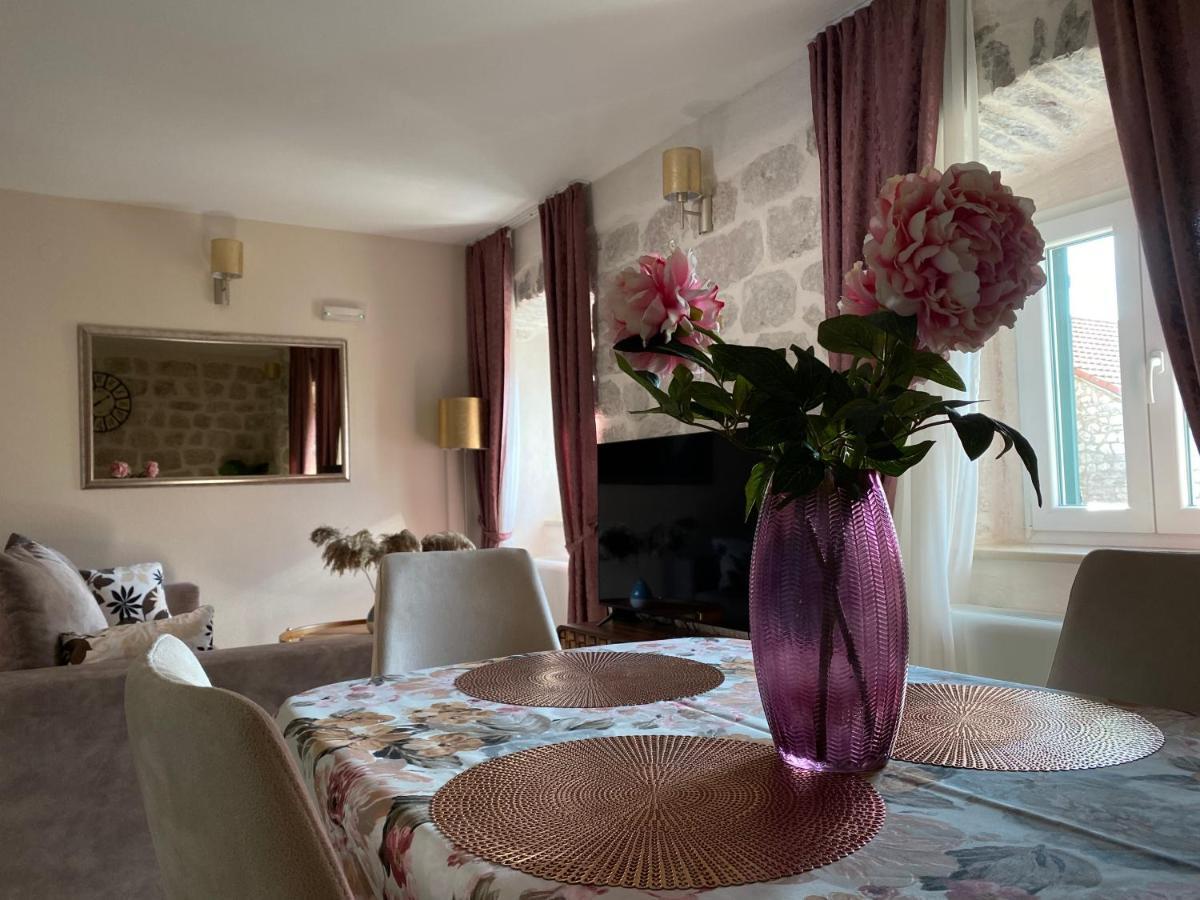 Apartment Caserma Kotor Buitenkant foto