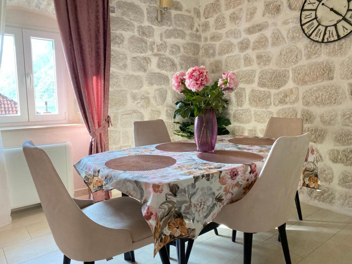 Apartment Caserma Kotor Buitenkant foto