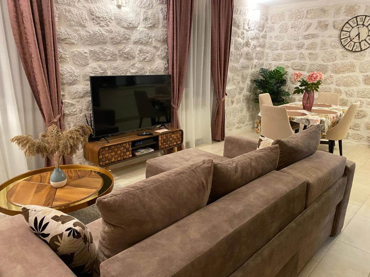 Apartment Caserma Kotor Buitenkant foto