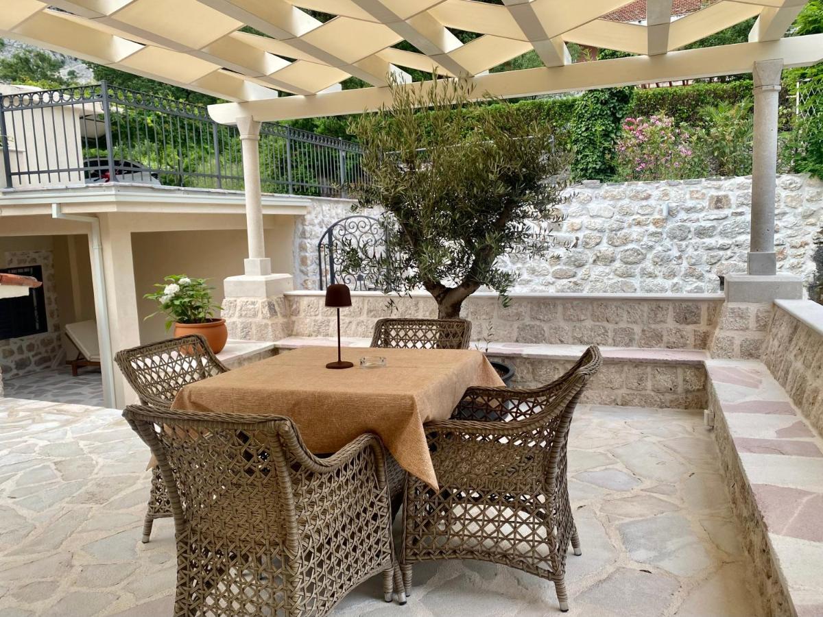 Apartment Caserma Kotor Buitenkant foto