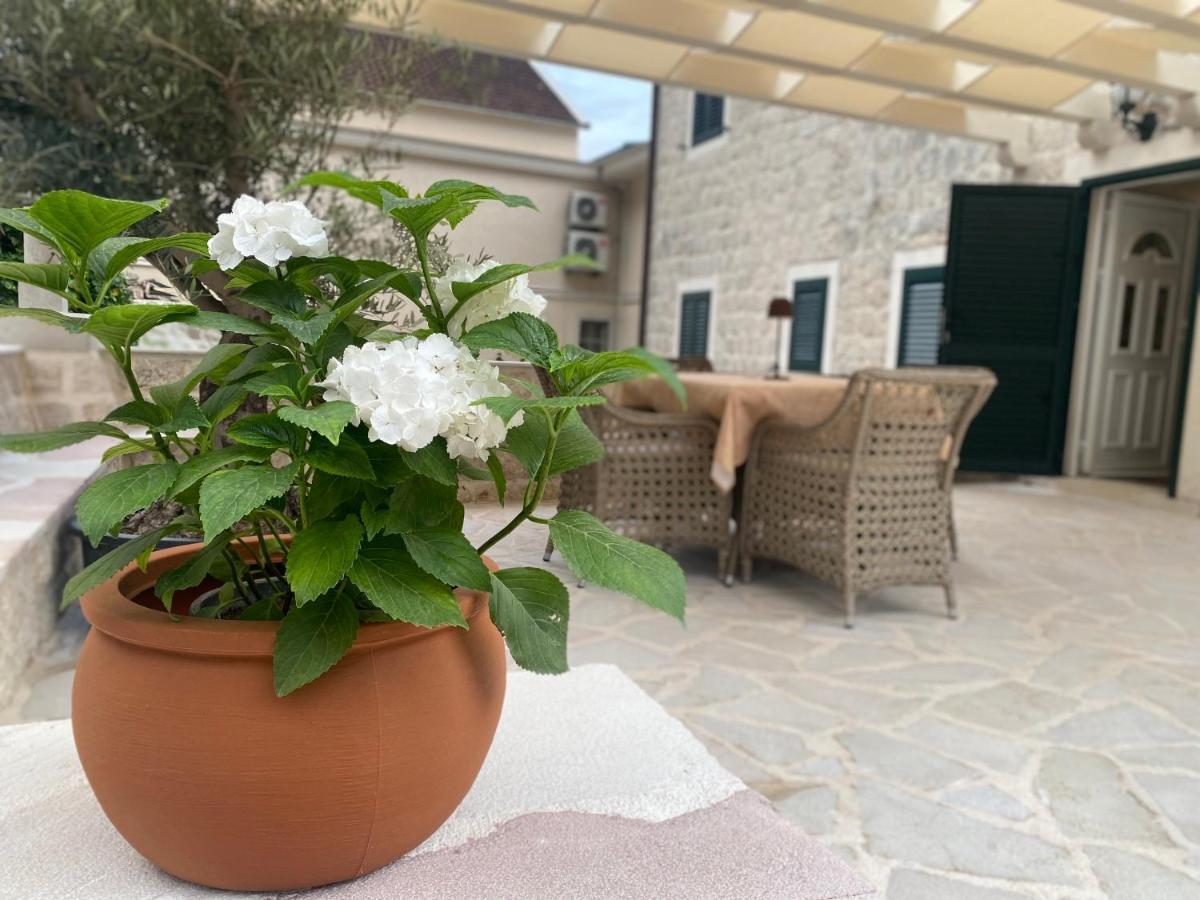 Apartment Caserma Kotor Buitenkant foto